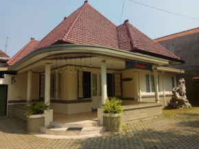 Отель Doeloerkoe Homestay  Суракарта